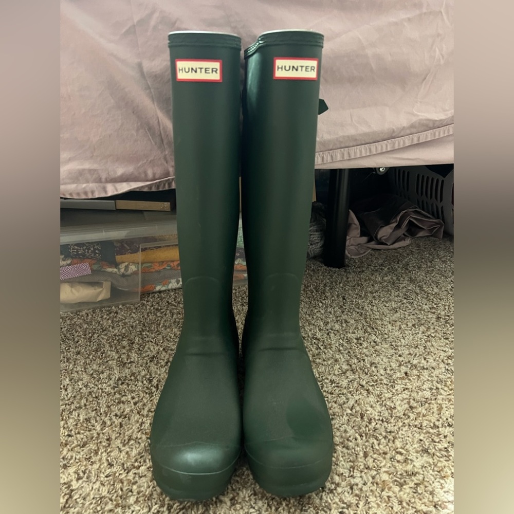 Hunter size 10, green boots. Never worn.